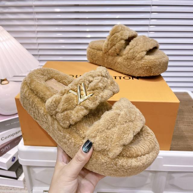 L家 P: 厚底 Size: 35-39 40 订做不退换 Lv Louis Vuitton Ss24 New Arrival～路易威登l家2024秋冬｜ 百分